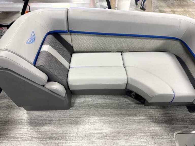 2026 Bennington 22MFB - SPS - Blackout US-ETWC6648J526 [photo 9]